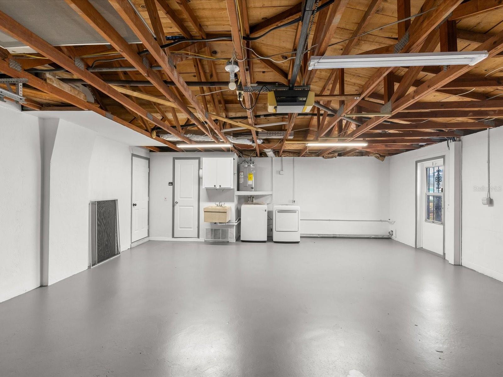 LEISURE BEACH - Residential