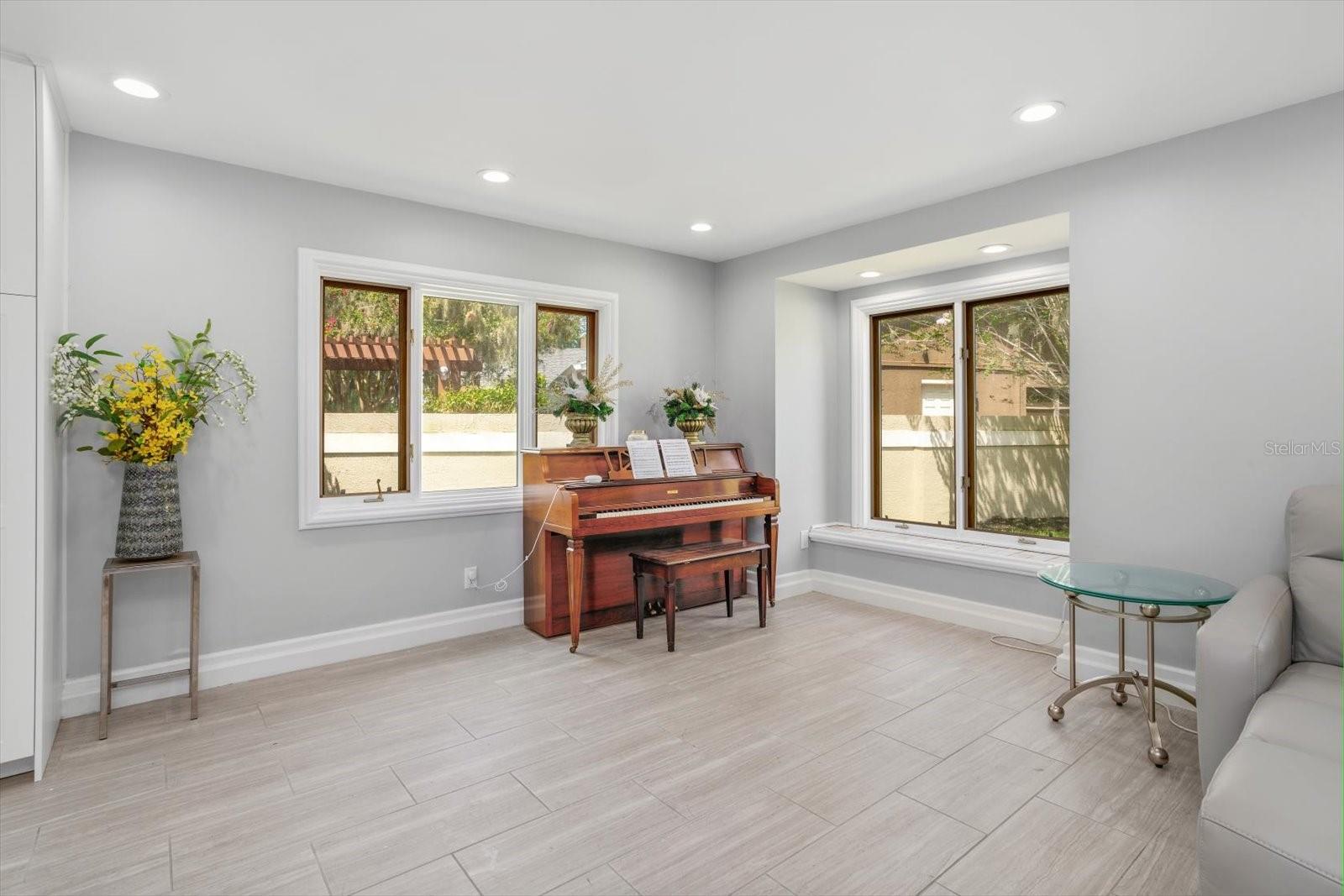 VALENCIA SHORES UNRECD PLAT - Residential