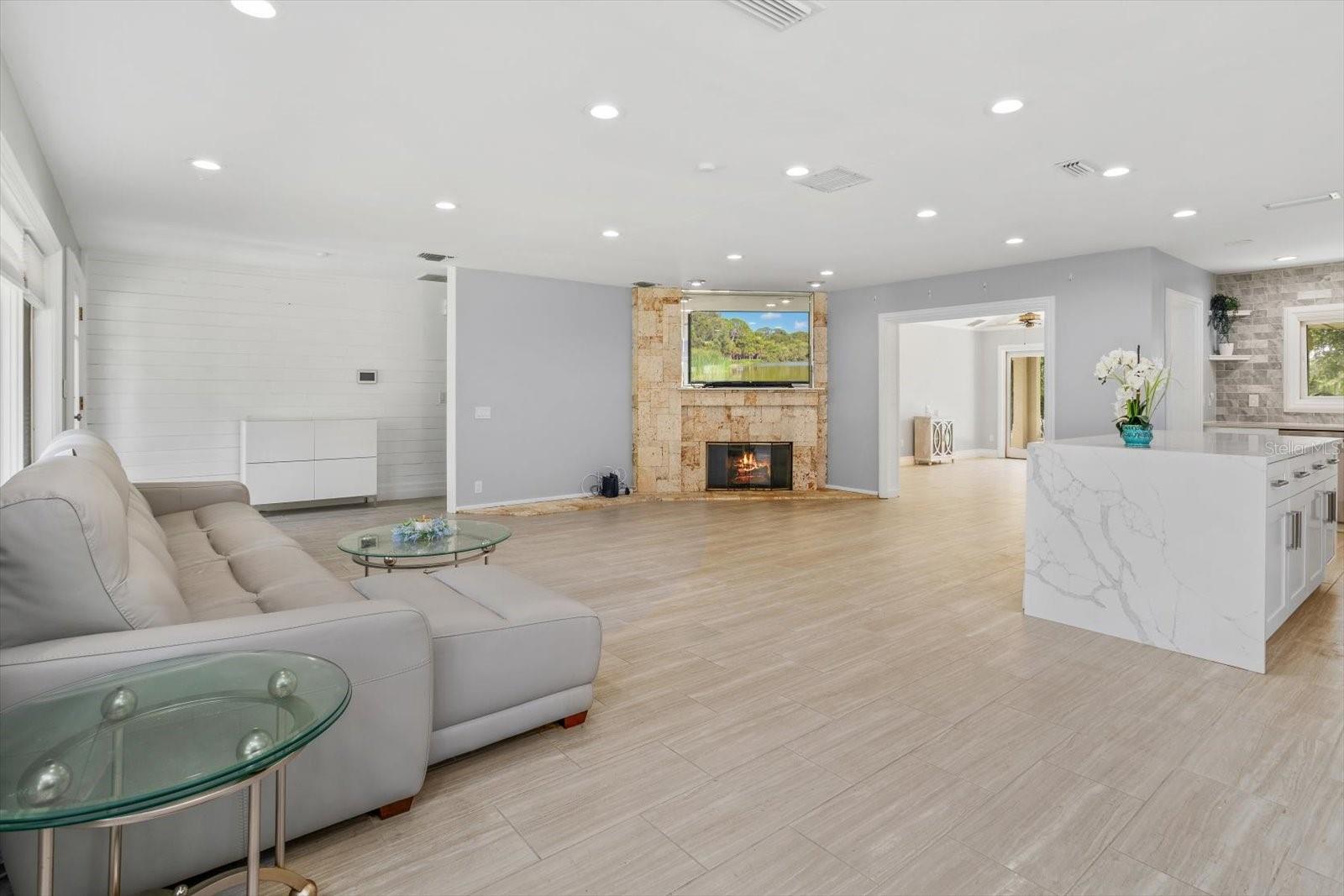 VALENCIA SHORES UNRECD PLAT - Residential