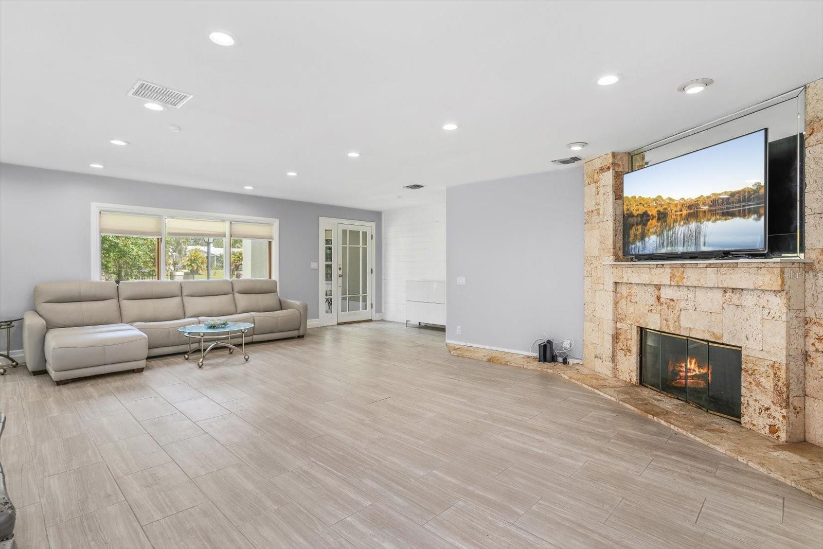 VALENCIA SHORES UNRECD PLAT - Residential