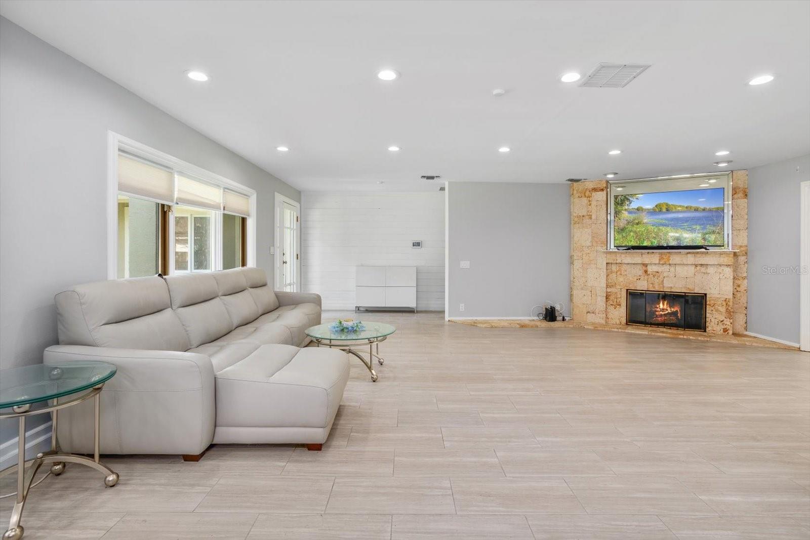 VALENCIA SHORES UNRECD PLAT - Residential