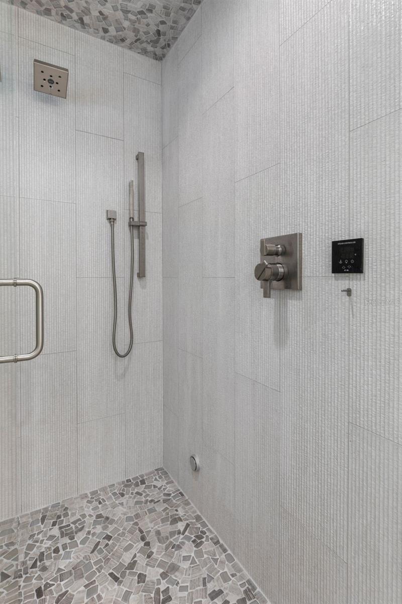 LAMBERT AVE UNIT 02 - Residential