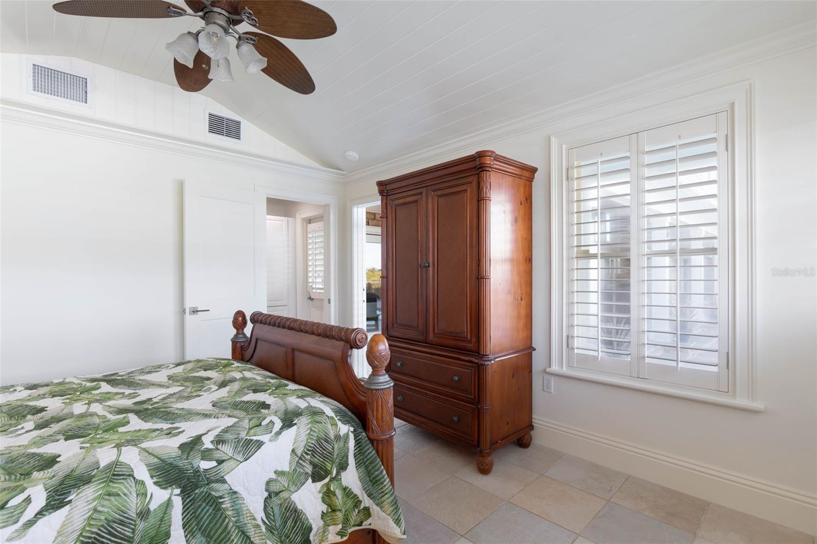 LAMBERT AVE UNIT 02 - Residential