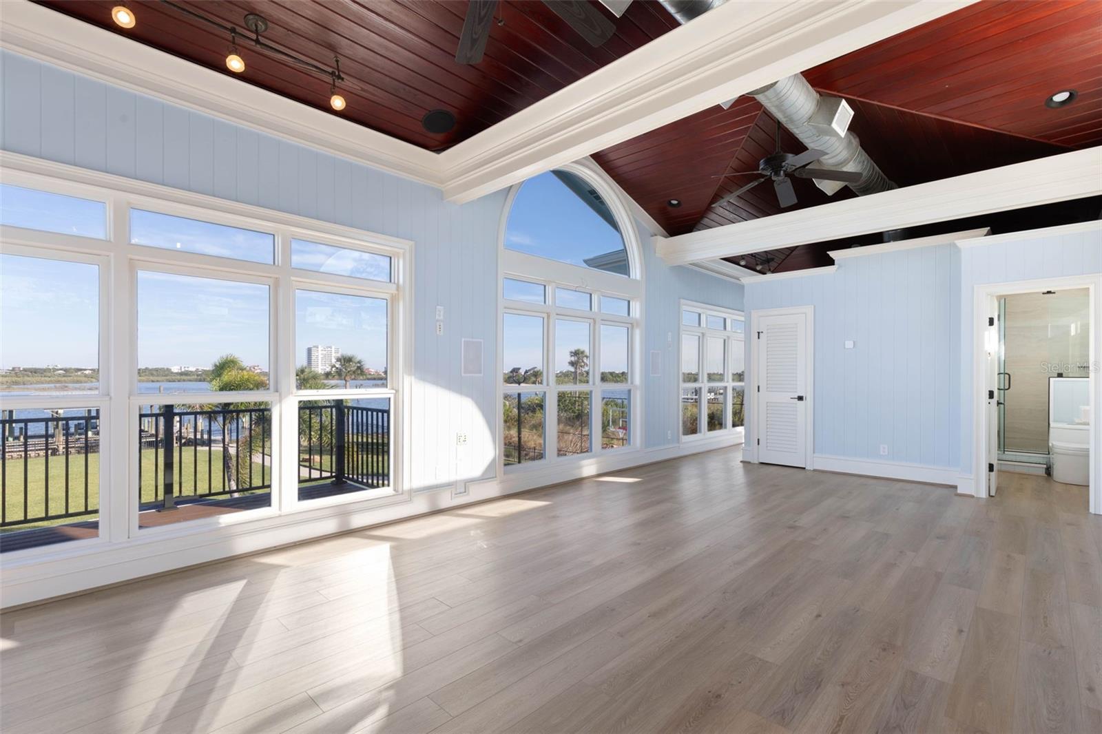 LAMBERT AVE UNIT 02 - Residential