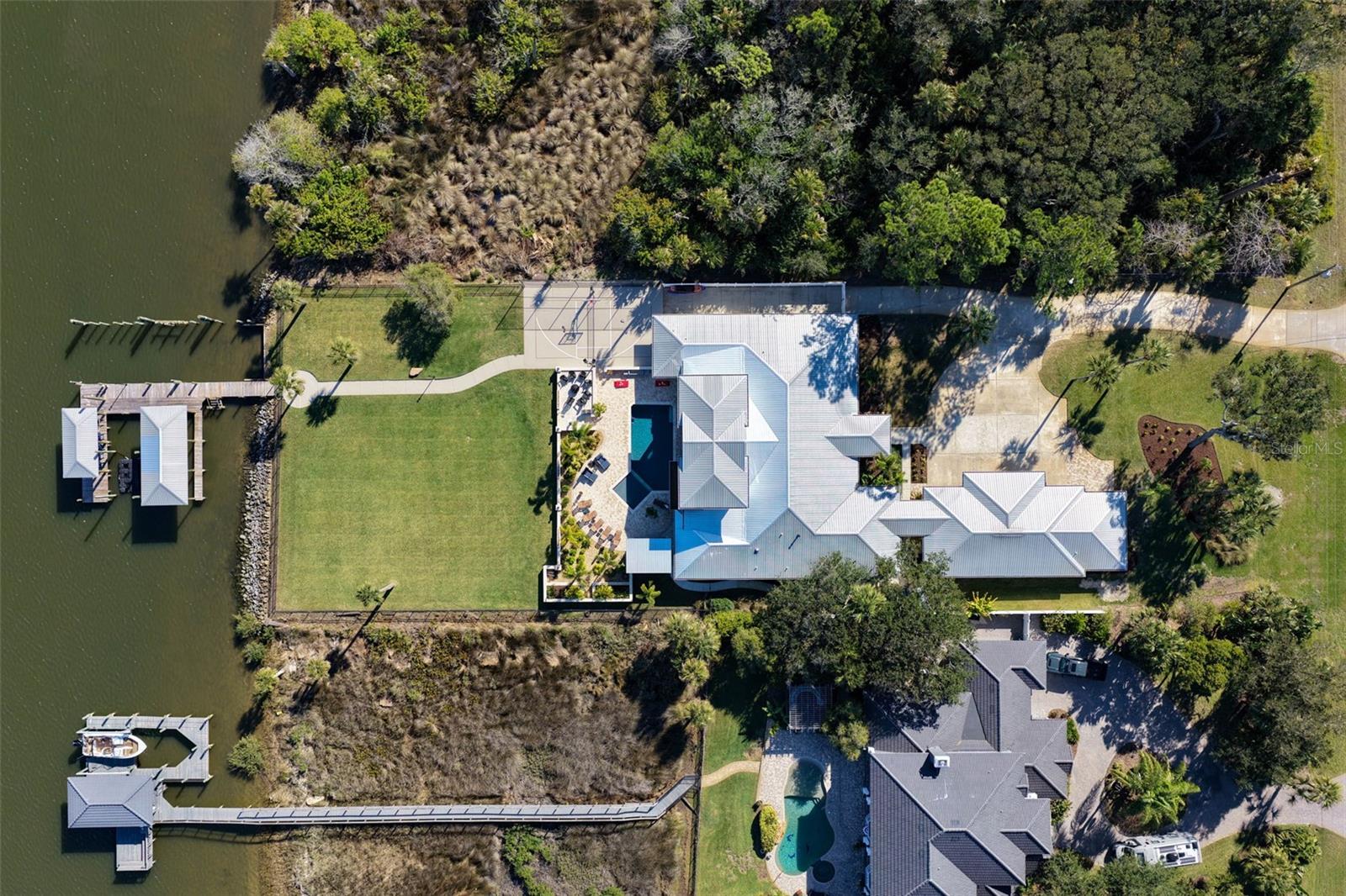 LAMBERT AVE UNIT 02 - Residential