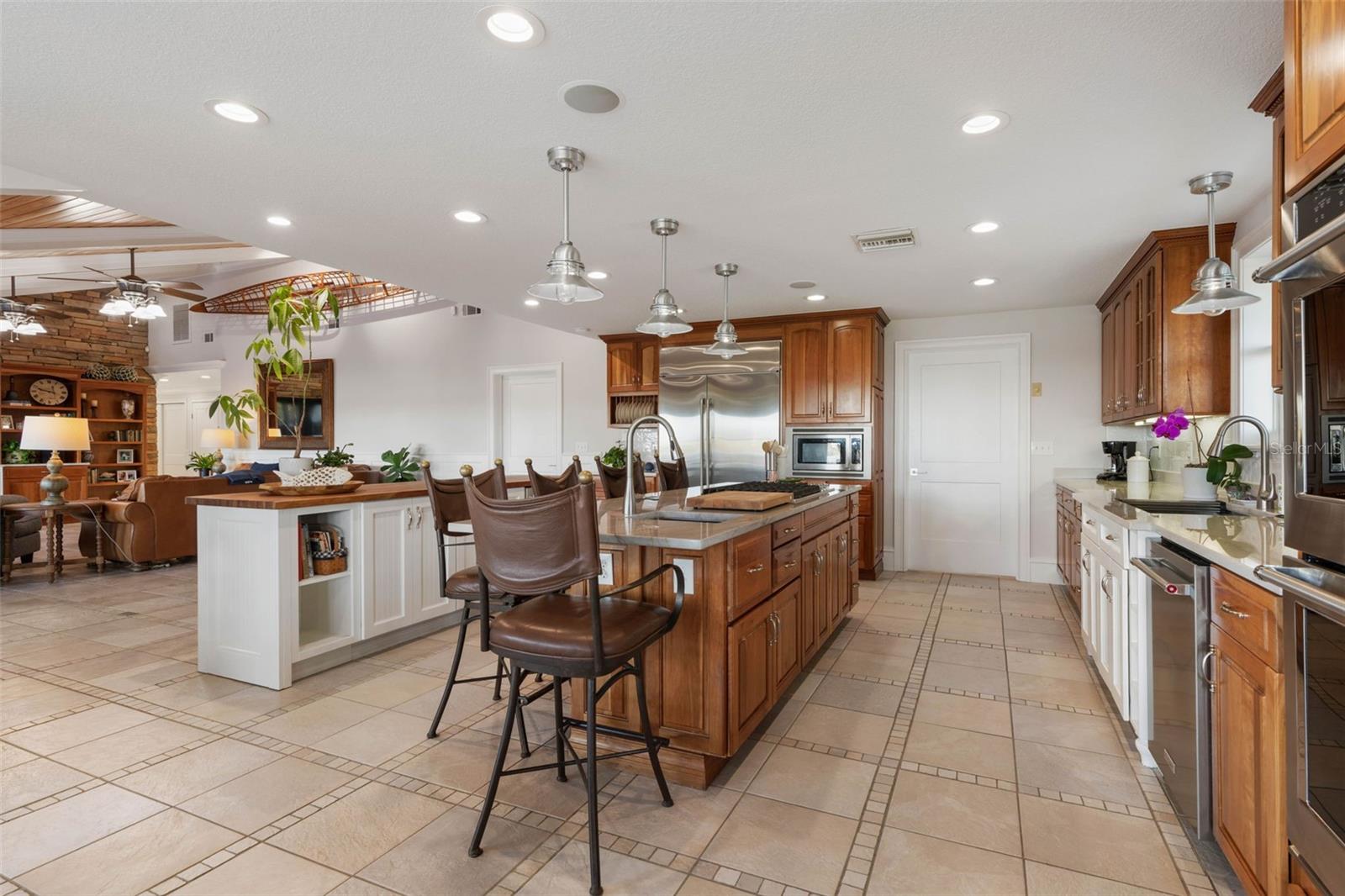 LAMBERT AVE UNIT 02 - Residential