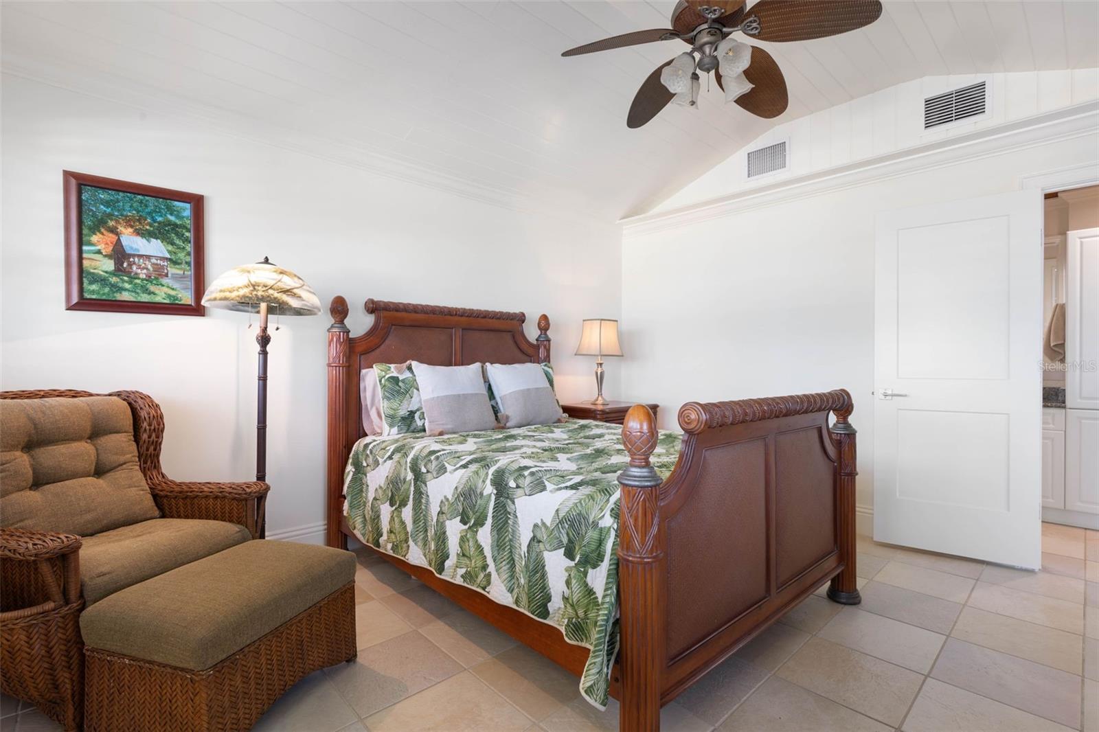 LAMBERT AVE UNIT 02 - Residential