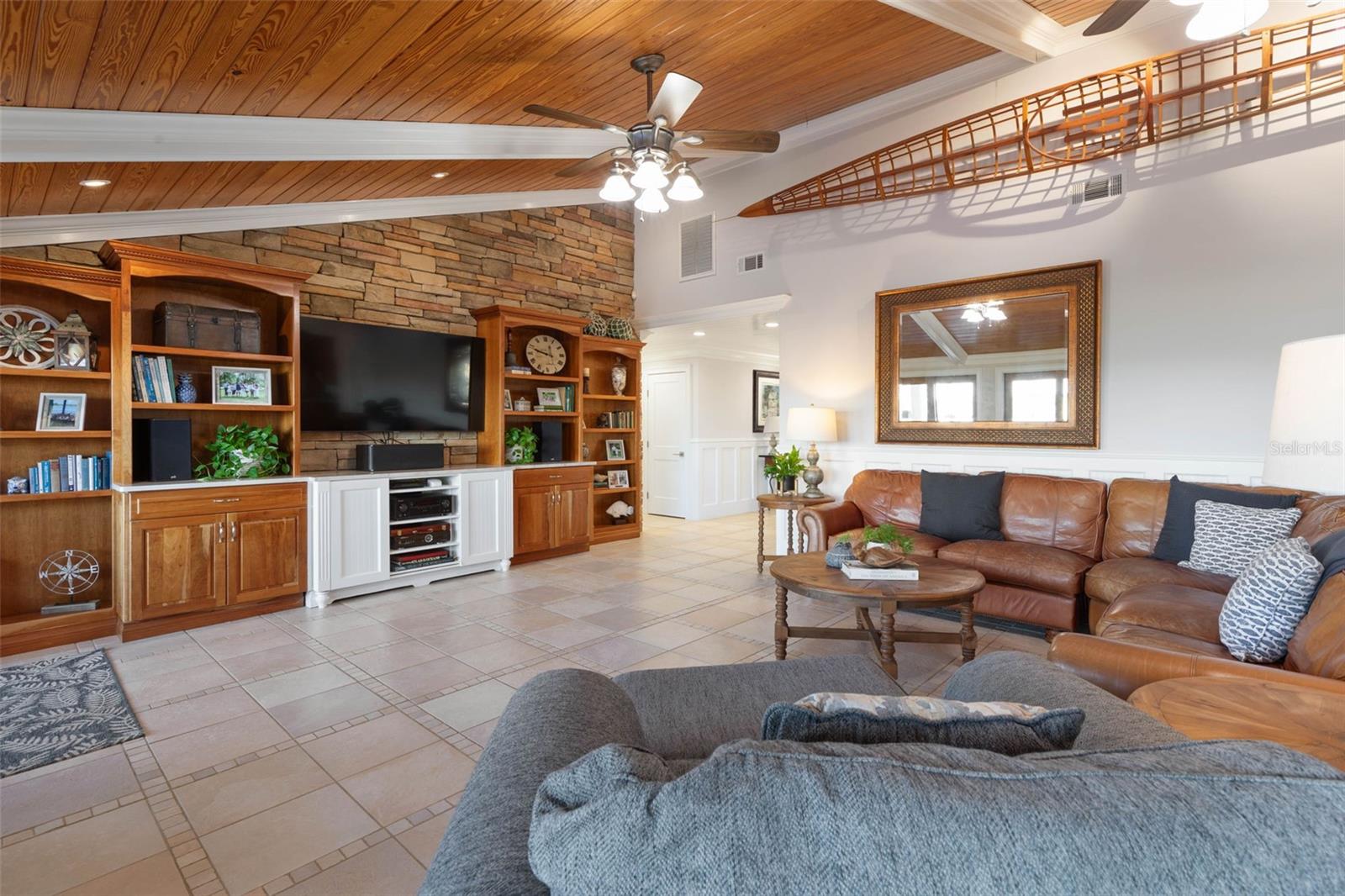 LAMBERT AVE UNIT 02 - Residential