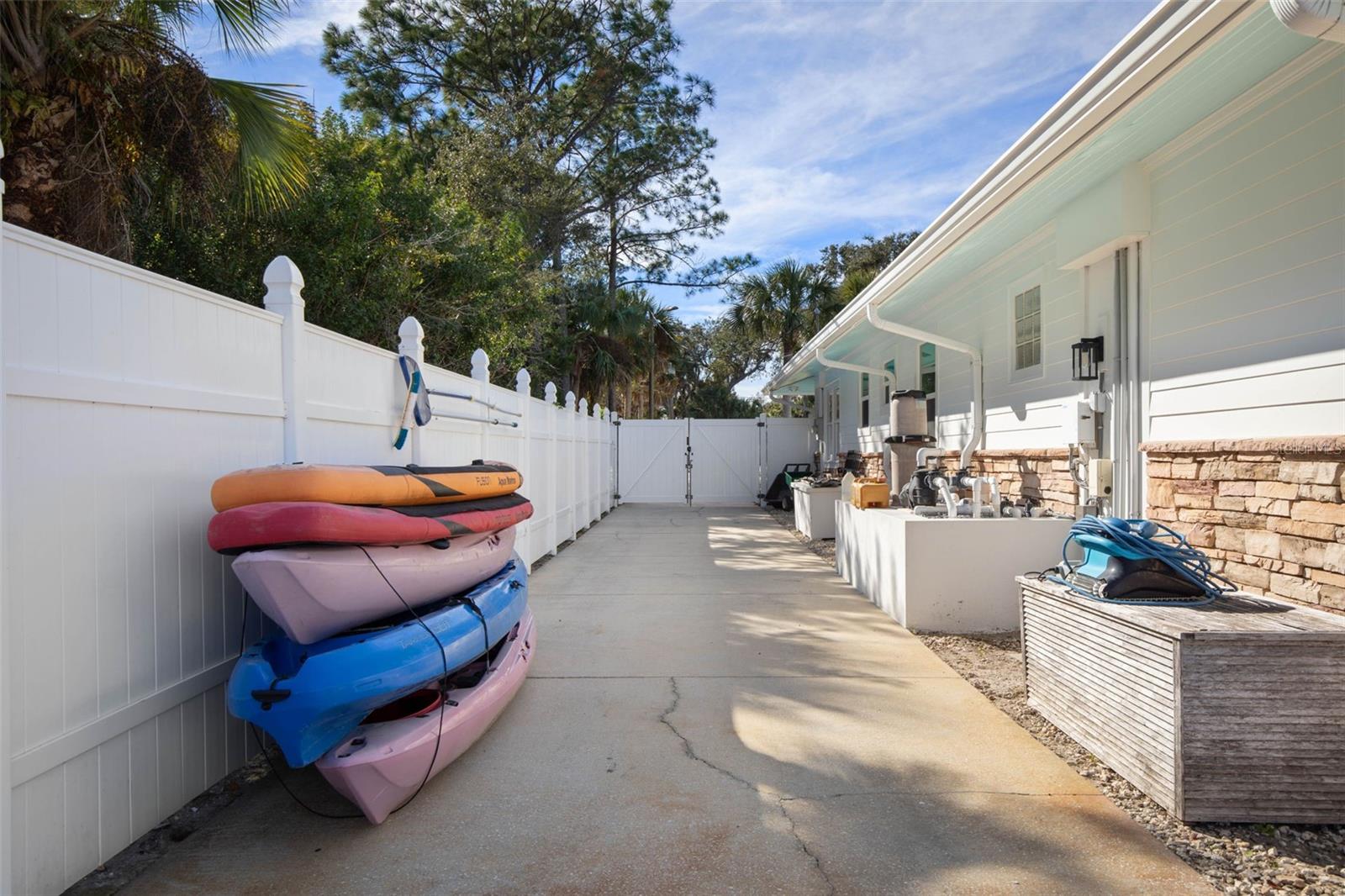 LAMBERT AVE UNIT 02 - Residential