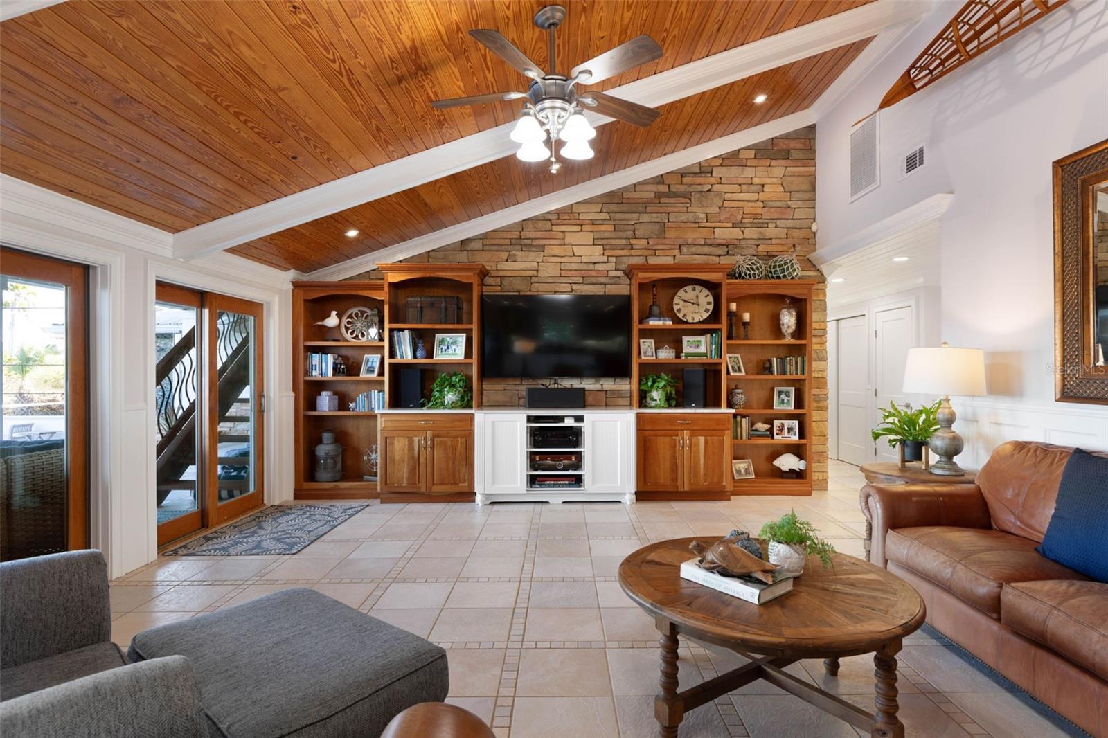 LAMBERT AVE UNIT 02 - Residential