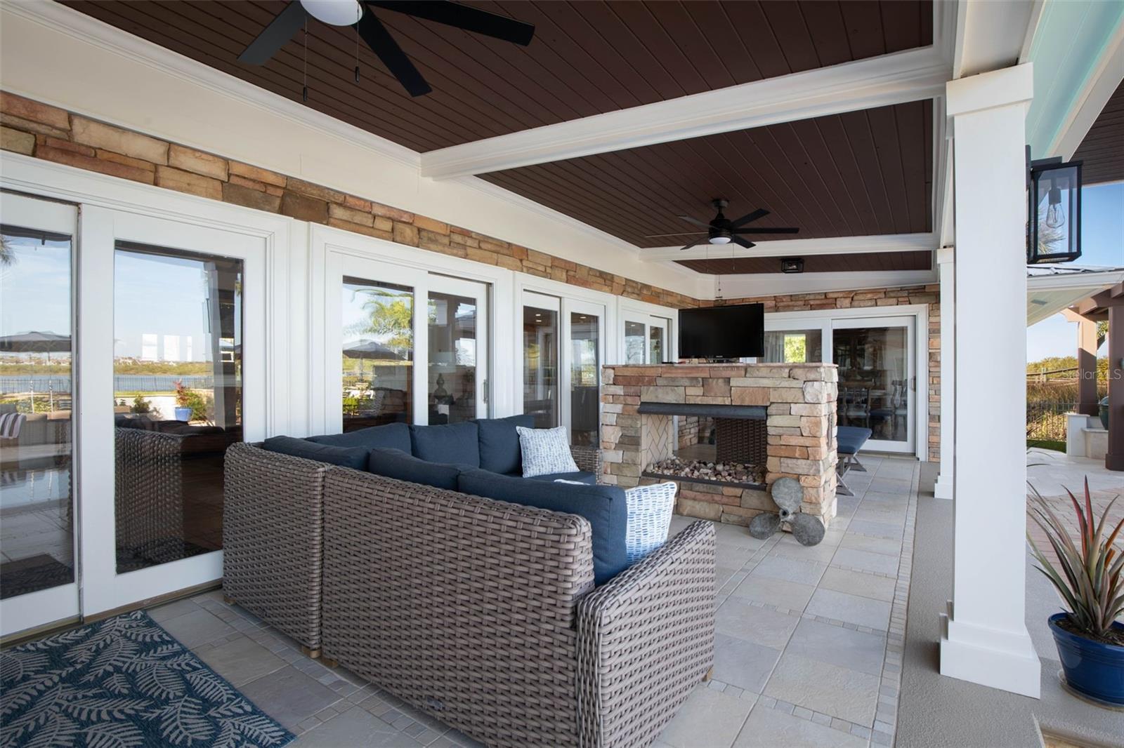 LAMBERT AVE UNIT 02 - Residential