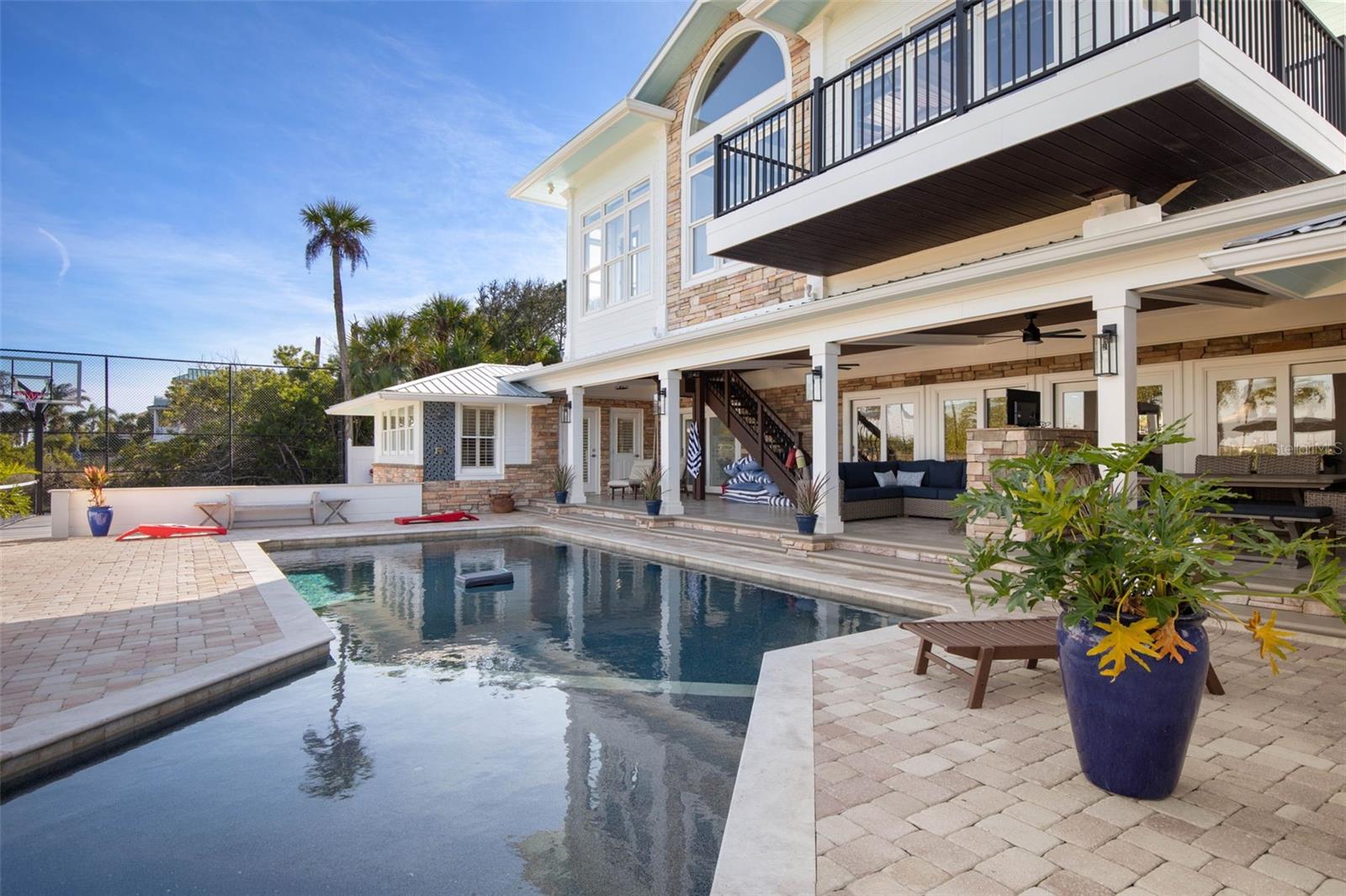 LAMBERT AVE UNIT 02 - Residential