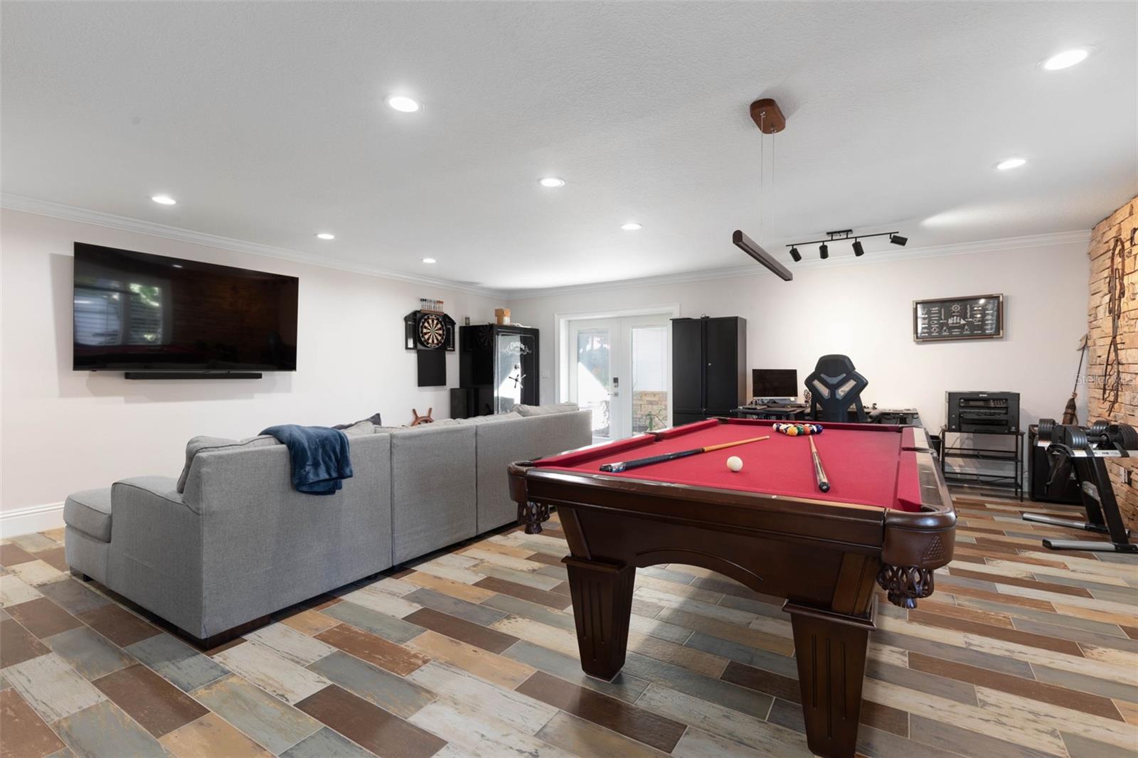 LAMBERT AVE UNIT 02 - Residential