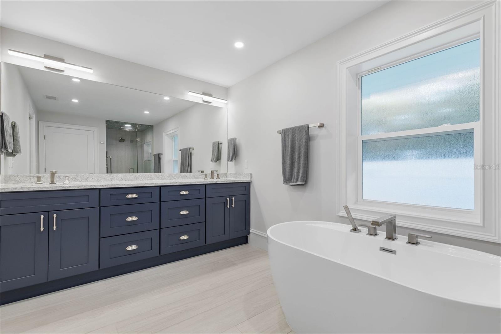 LAMBERT AVE UNIT 02 - Residential