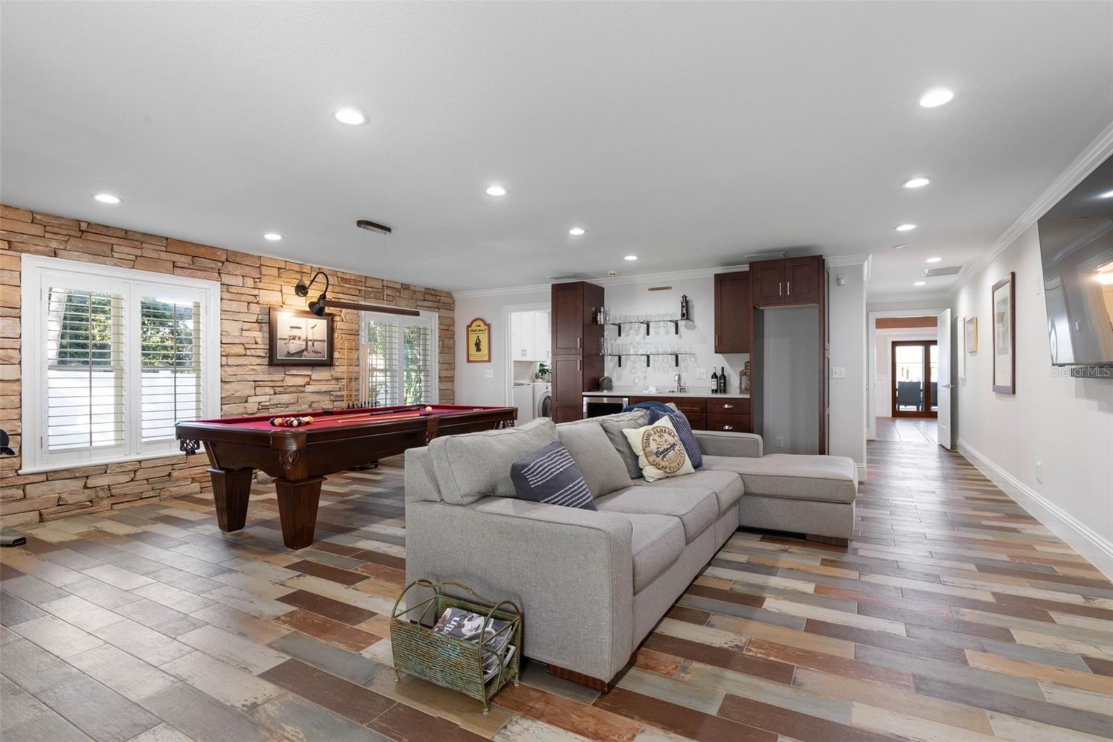 LAMBERT AVE UNIT 02 - Residential