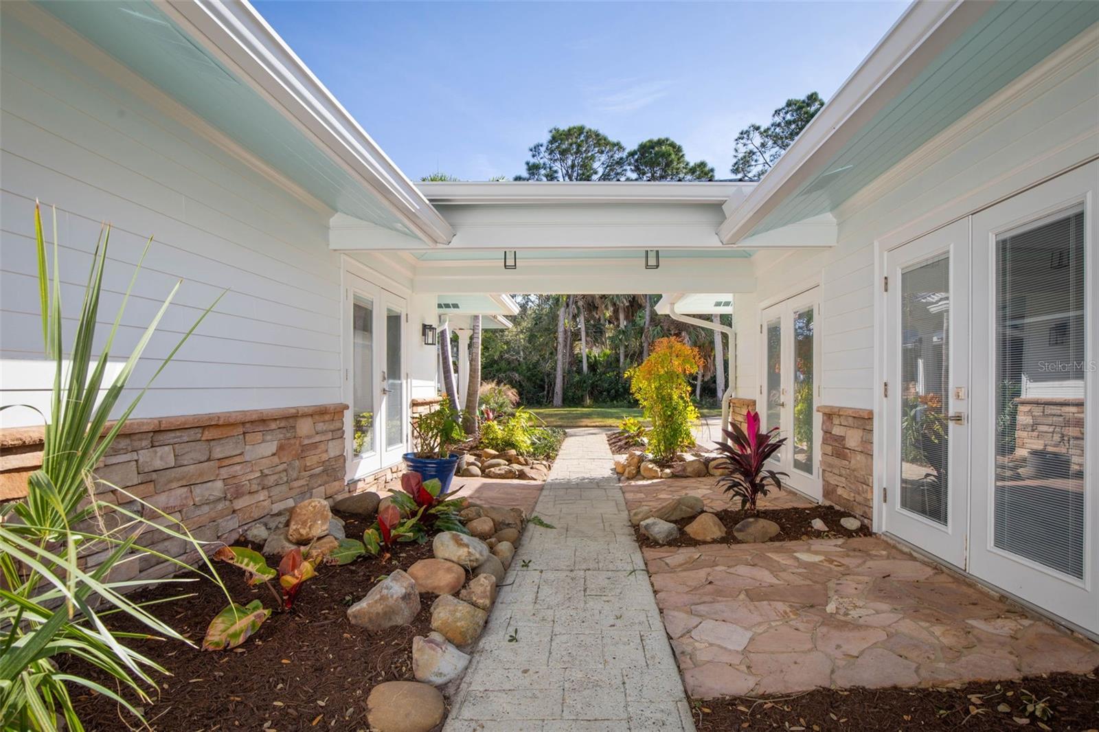 LAMBERT AVE UNIT 02 - Residential