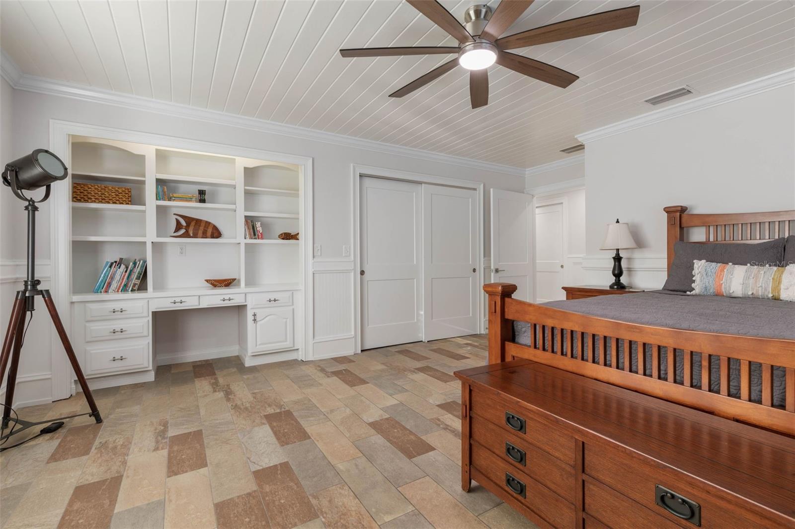 LAMBERT AVE UNIT 02 - Residential