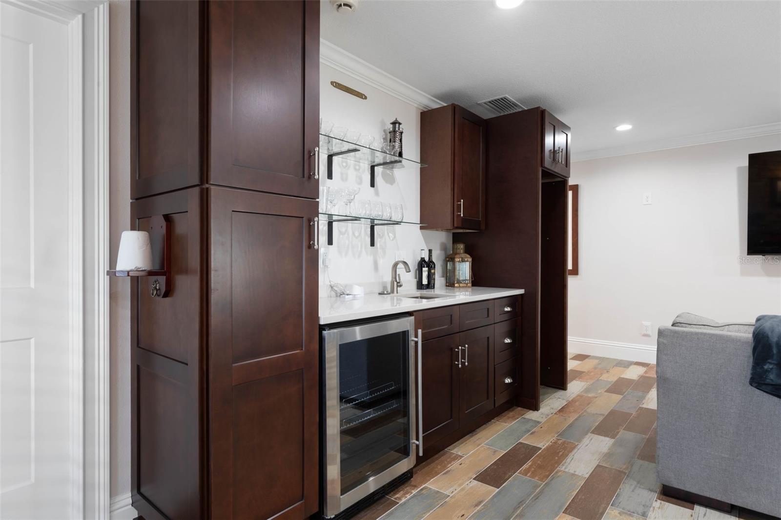 LAMBERT AVE UNIT 02 - Residential