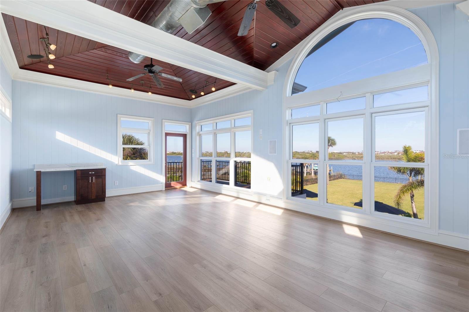 LAMBERT AVE UNIT 02 - Residential