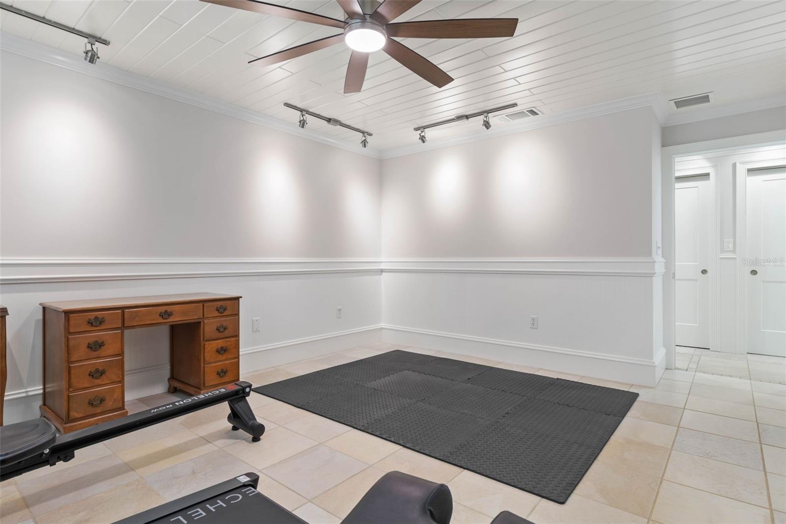 LAMBERT AVE UNIT 02 - Residential