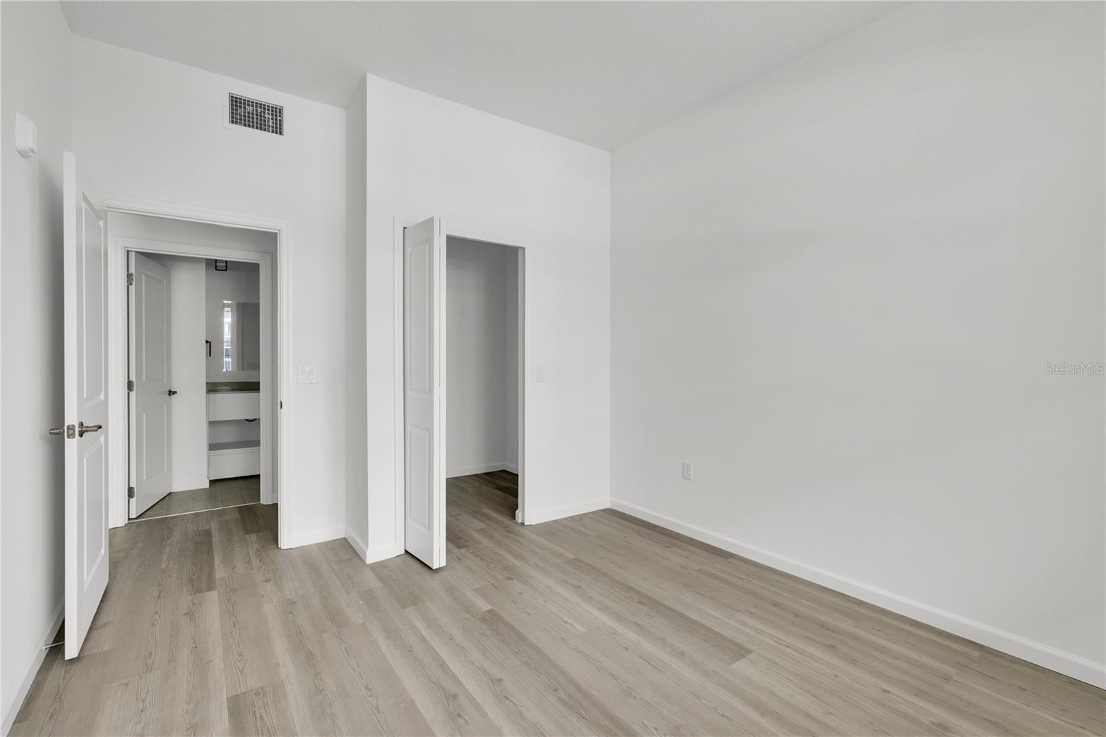 SANDLAKE STATION CONDOMINIUM 20240391386 UNIT 105 - Residential