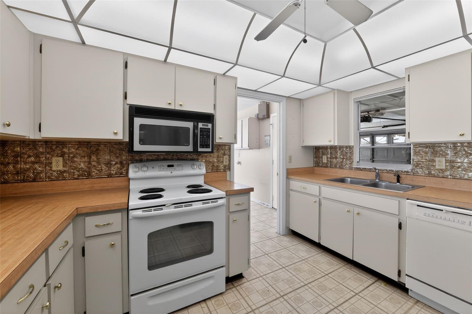 SUN CITY CENTER UNIT 46 - Residential