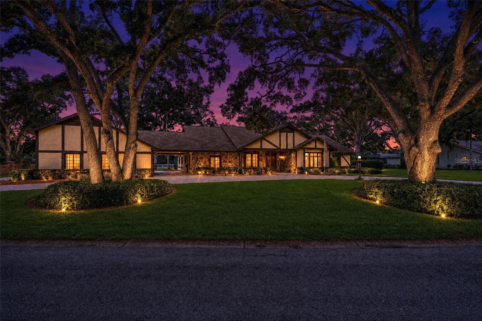 2160 LAURENCE DRIVE