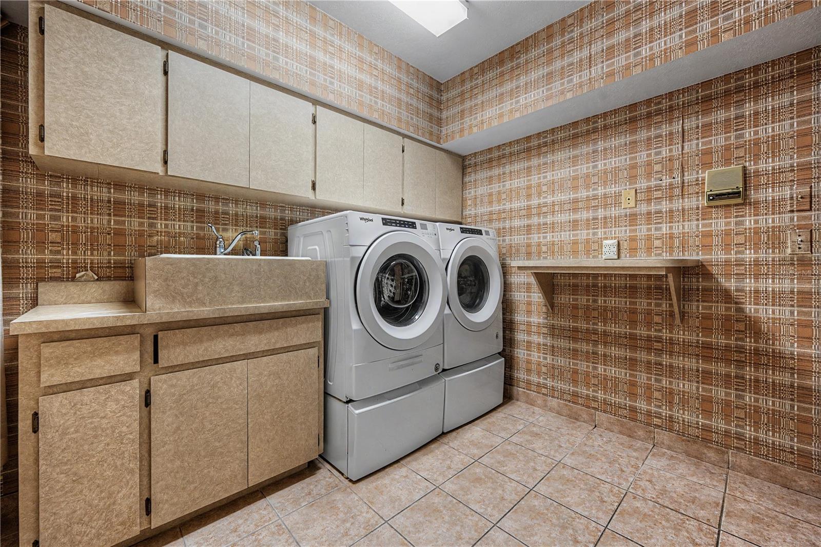 2160 Laurence Dr, Clearwater, FL, 33764, USA, 6 Bedrooms Bedrooms, ,5 BathroomsBathrooms,Residential,Contingent,2160 Laurence Dr,TB8519918