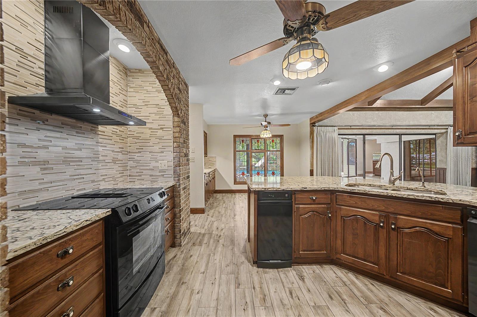 2160 Laurence Dr, Clearwater, FL, 33764, USA, 6 Bedrooms Bedrooms, ,5 BathroomsBathrooms,Residential,Contingent,2160 Laurence Dr,TB8519918