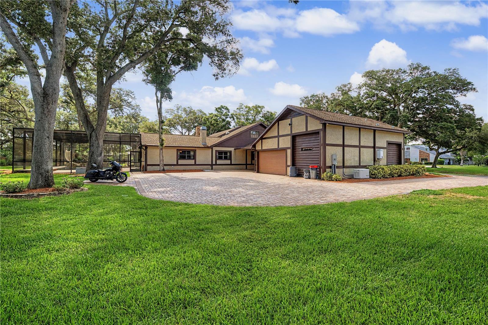 2160 LAURENCE DRIVE