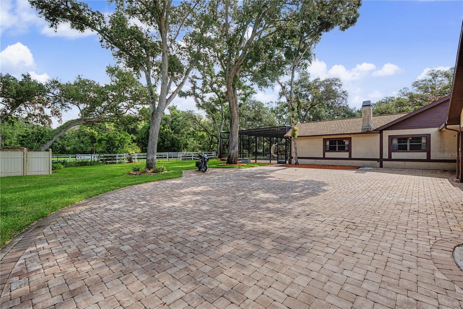 2160 Laurence Dr, Clearwater, FL, 33764, USA, 6 Bedrooms Bedrooms, ,5 BathroomsBathrooms,Residential,Contingent,2160 Laurence Dr,TB8519918
