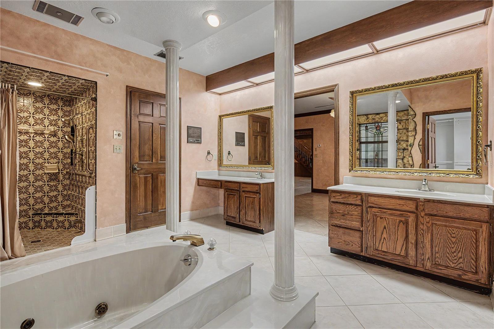 2160 Laurence Dr, Clearwater, FL, 33764, USA, 6 Bedrooms Bedrooms, ,5 BathroomsBathrooms,Residential,Contingent,2160 Laurence Dr,TB8519918