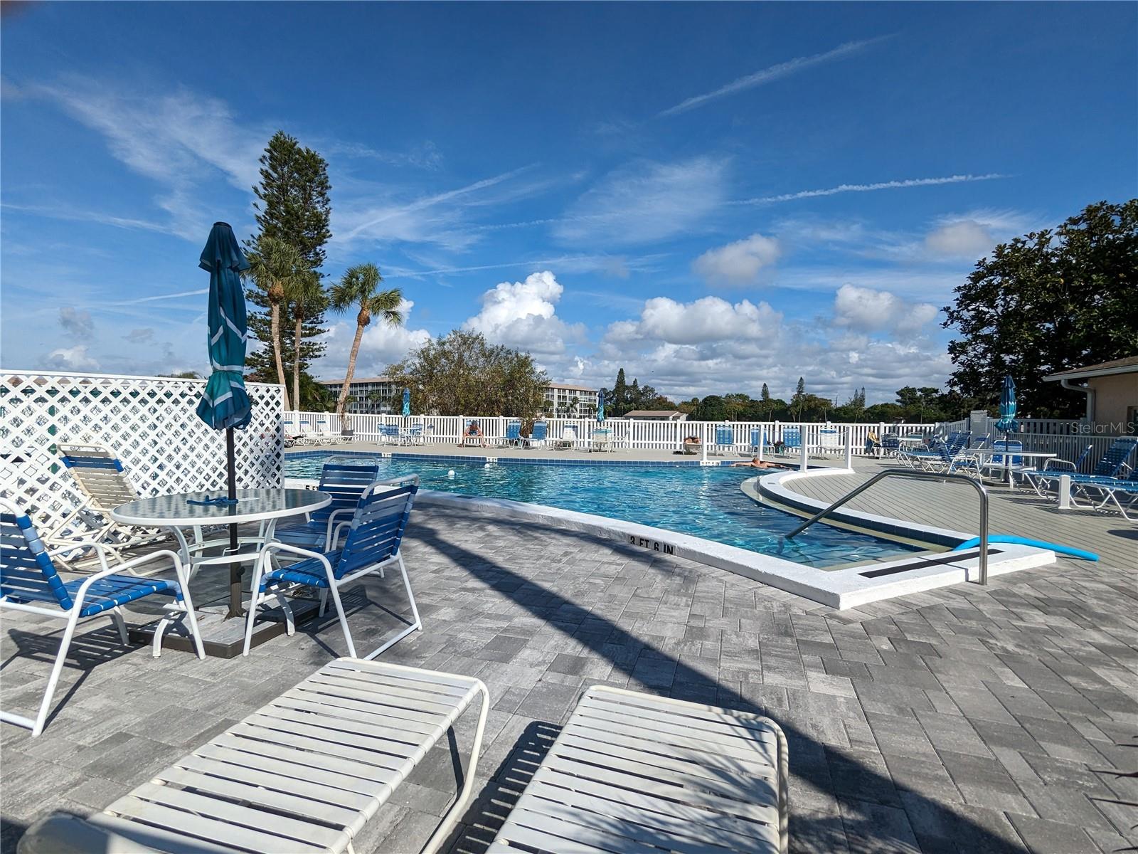 BAYSHORE ON THE LAKE APTS SEC 4 - Residential