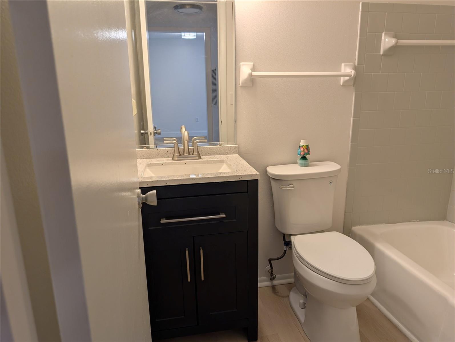 BAYSHORE ON THE LAKE APTS SEC 4 - Residential