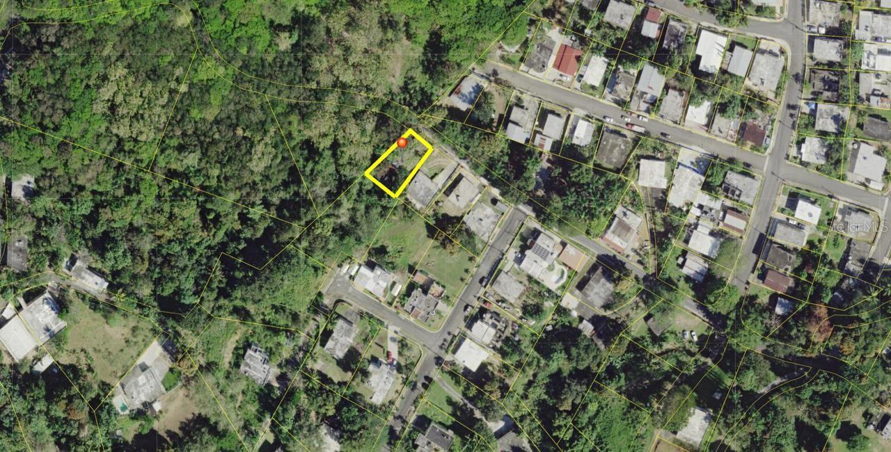 495.30 m² semi-flat lot located at the end of a cul-de-sac in a residential area — ideal for your dream home or an investment property.
Includes a wooden structure that requires improvements. Water and electricity are available. Coordinates 18.3129722, -65.9793056