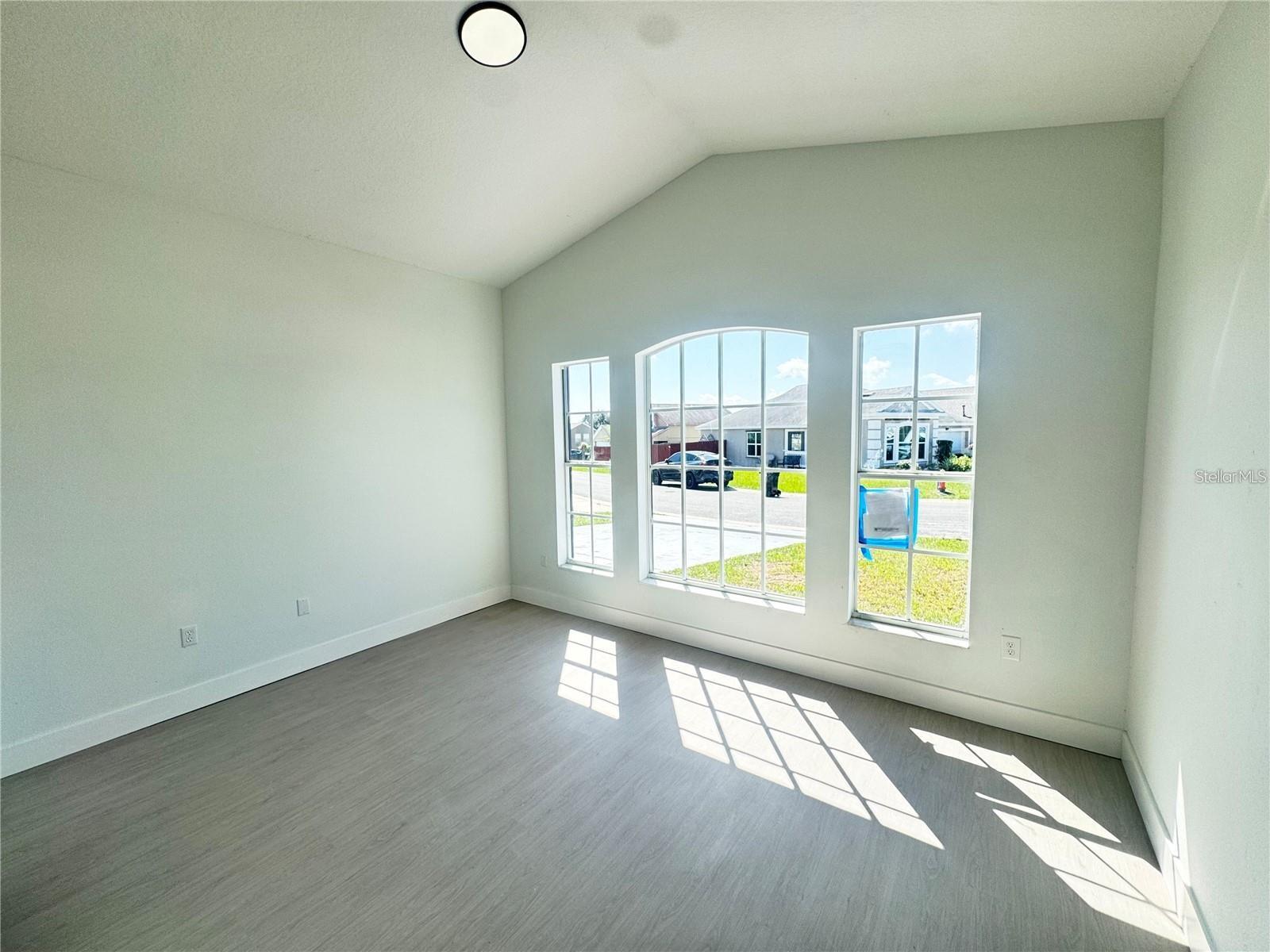 ROYAL RIDGE PH 03 - Residential