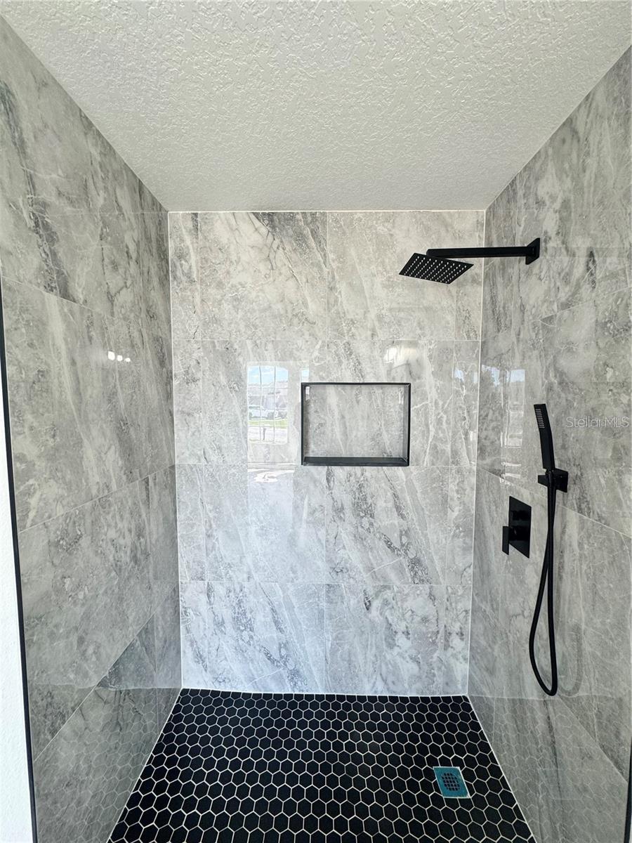 ROYAL RIDGE PH 03 - Residential