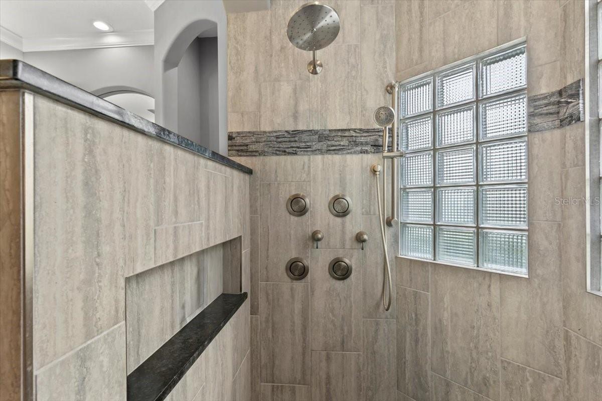 LIONSPAW GRAND TR D - Residential