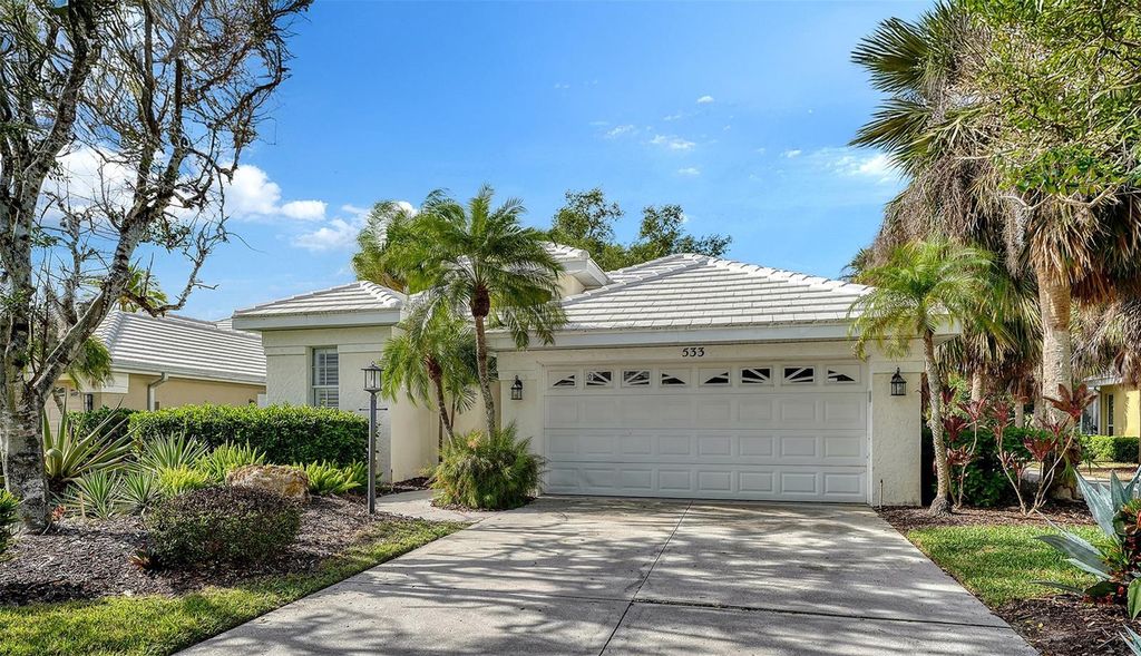 Photo of 533 Fallbrook Drive, Venice, FL 34292 (MLS # A4688102)