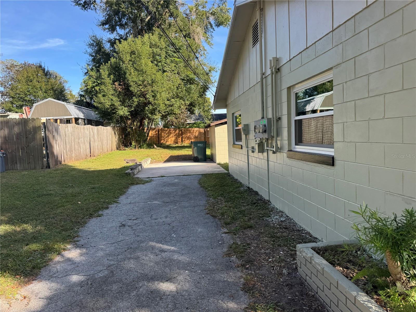 HILLTOP MANOR - Residential Income