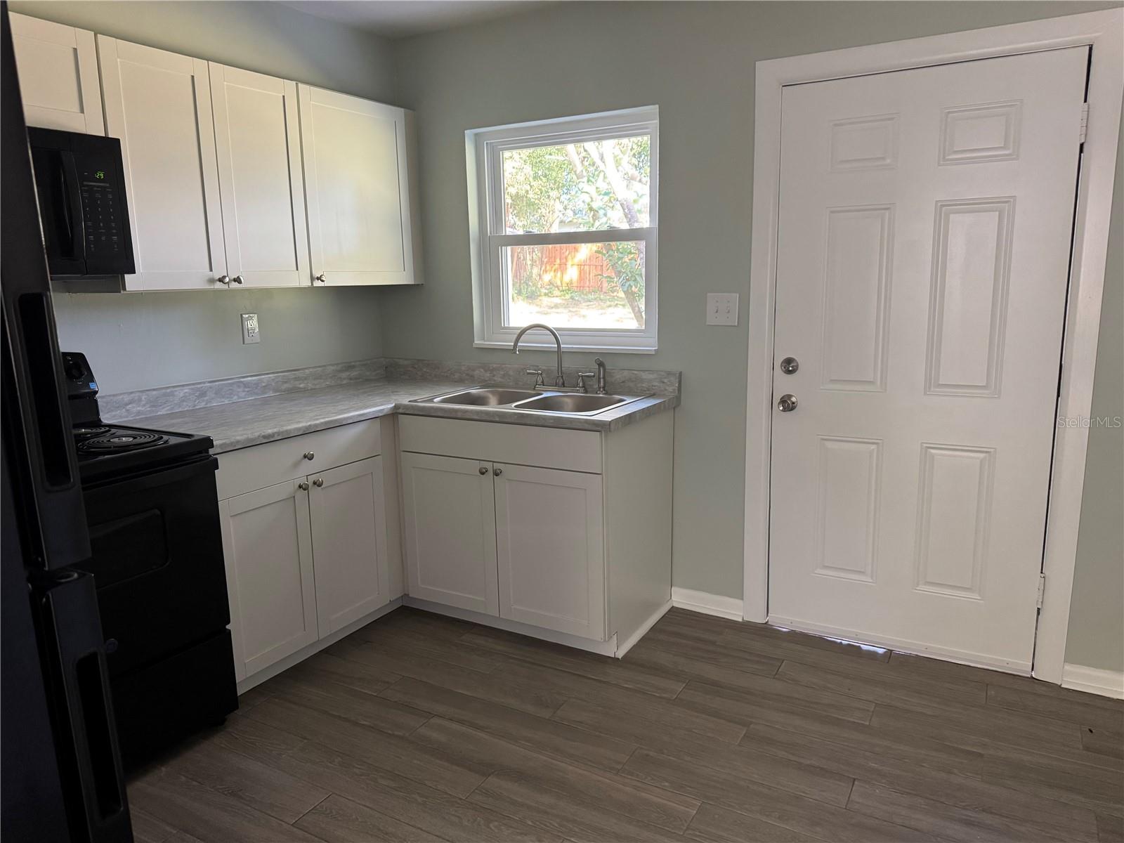 HILLTOP MANOR - Residential Income