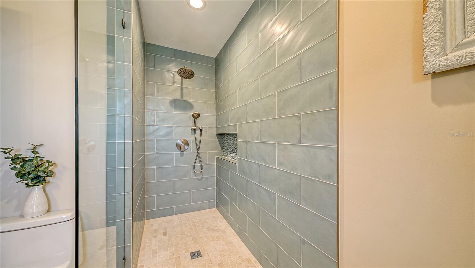 BRADEN COURT - Residential