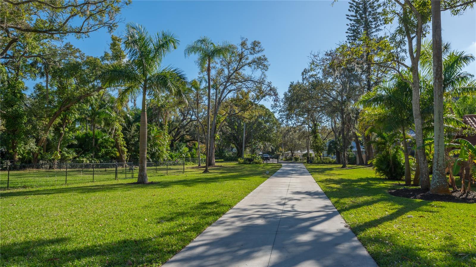 BRADEN COURT - Residential