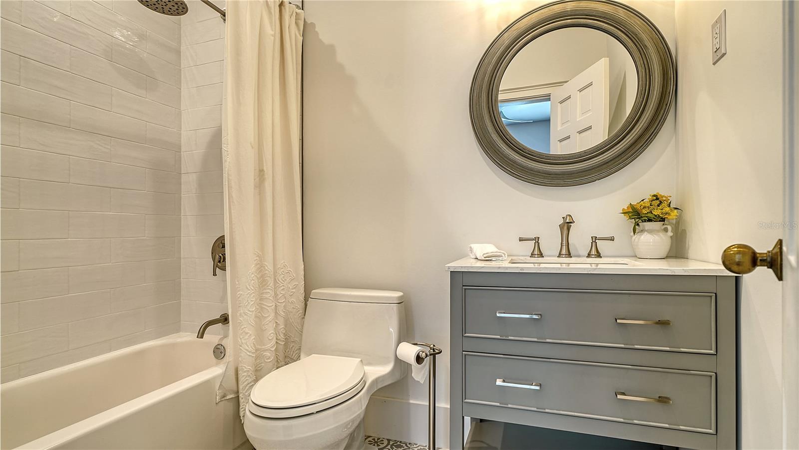 BRADEN COURT - Residential