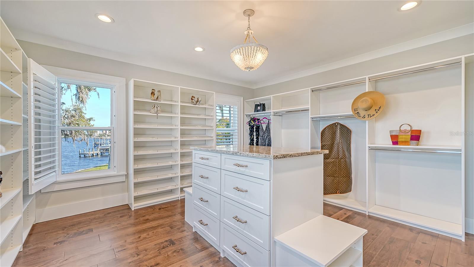 BRADEN COURT - Residential