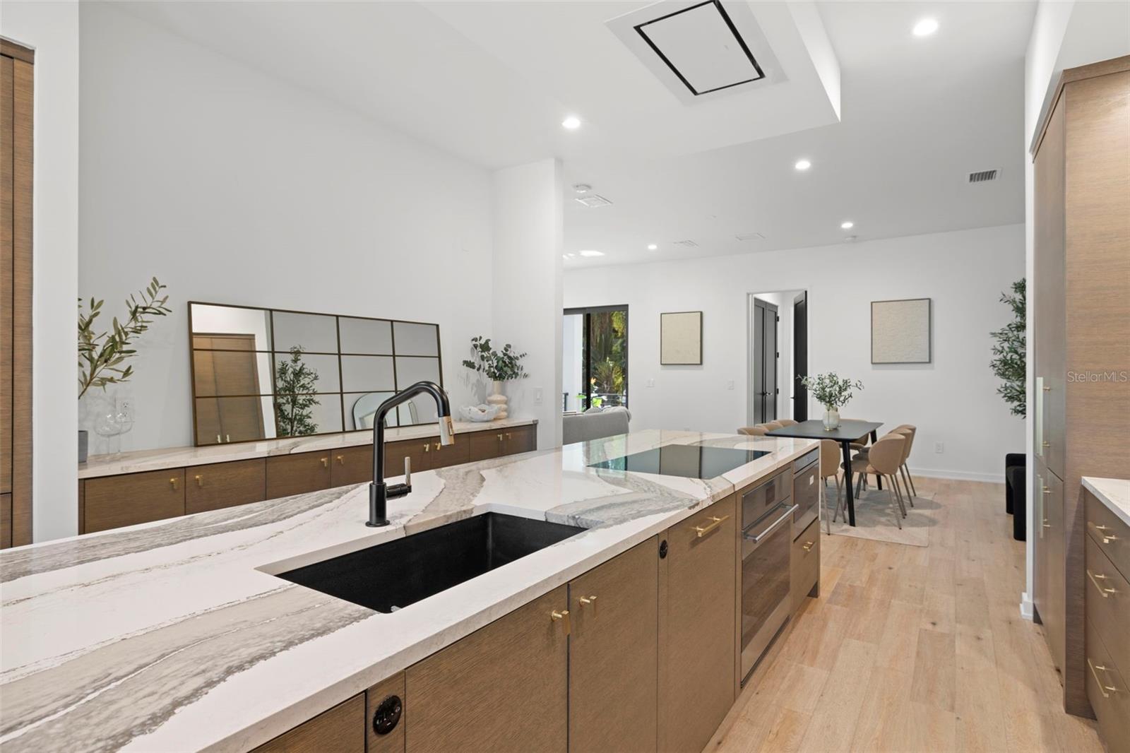 DAVIS POINT TWNHMS - Residential