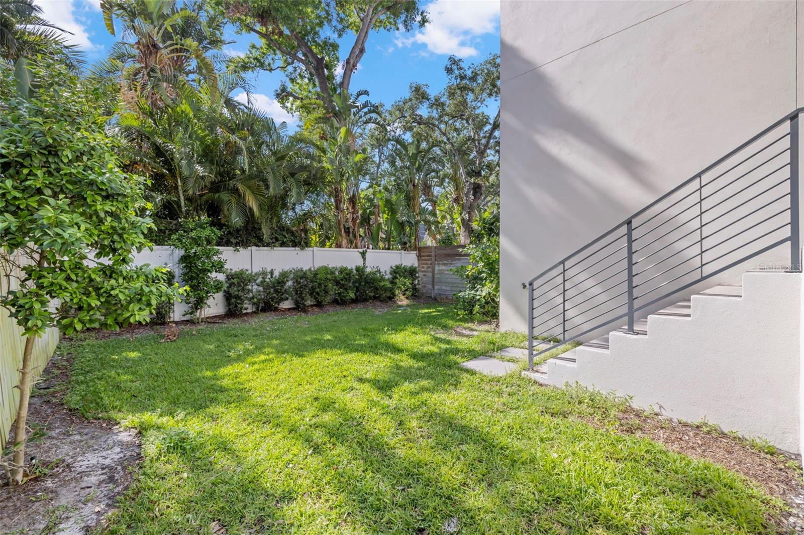 DAVIS POINT TWNHMS - Residential