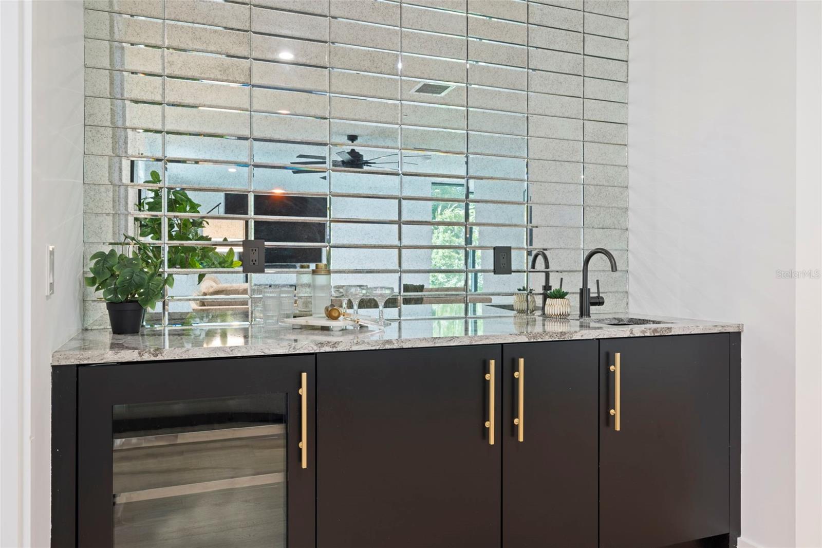 DAVIS POINT TWNHMS - Residential