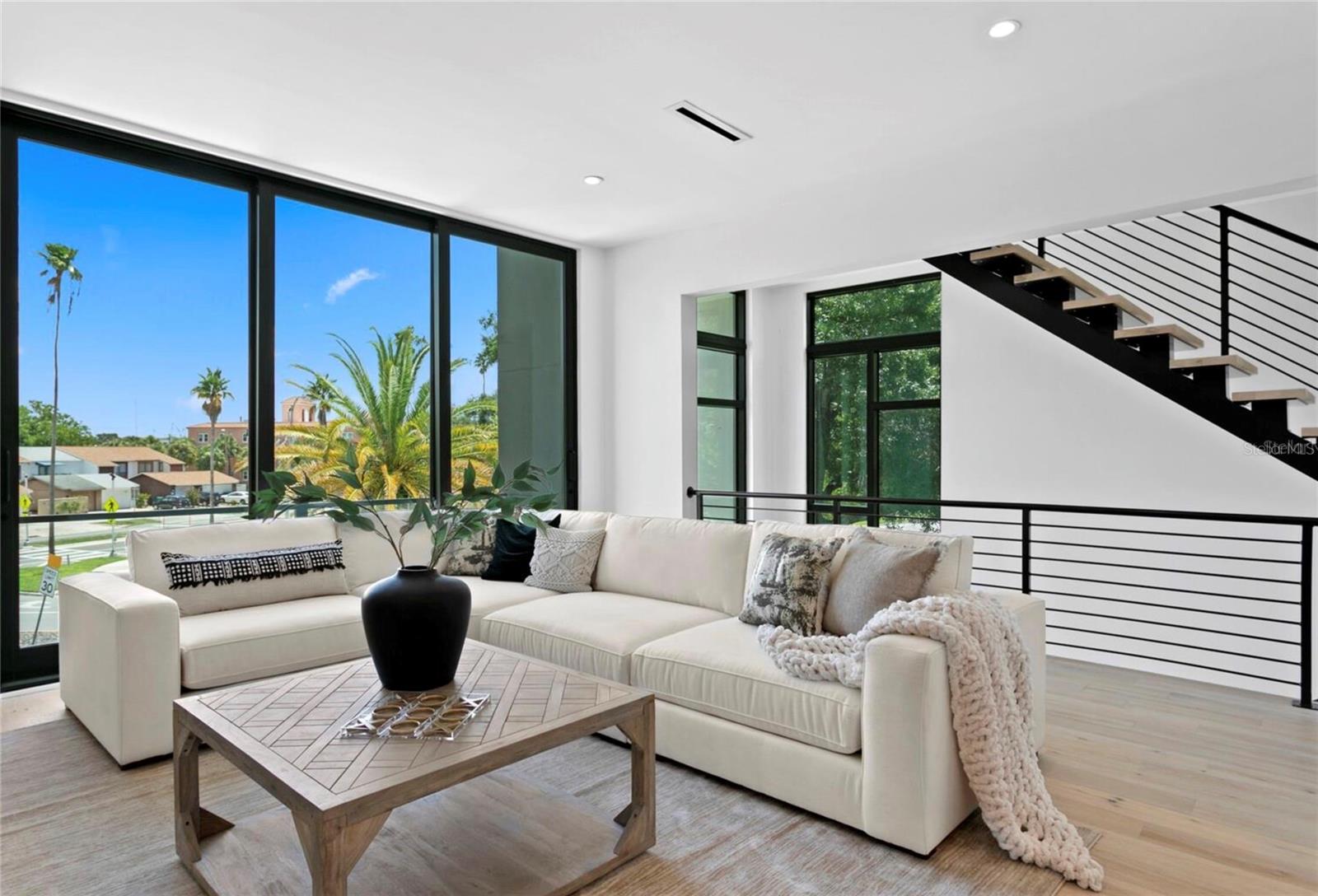 DAVIS POINT TWNHMS - Residential