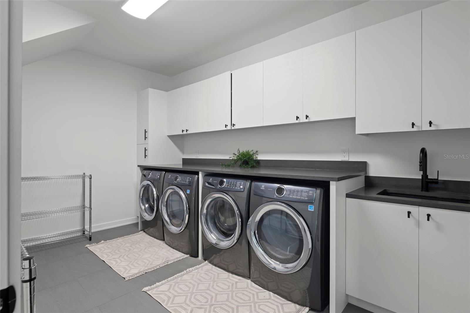 DAVIS POINT TWNHMS - Residential